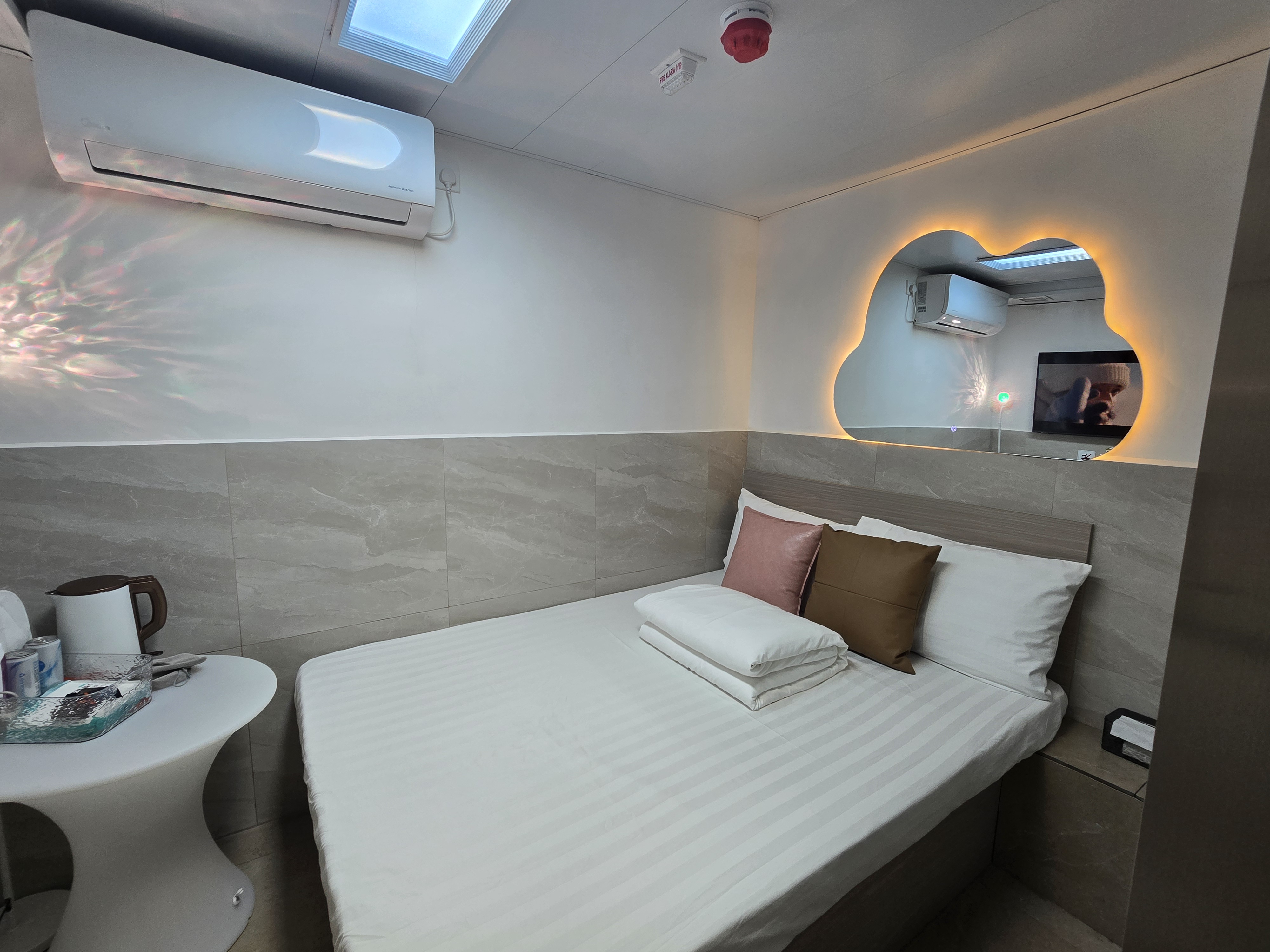 ROOM2 透明廁所